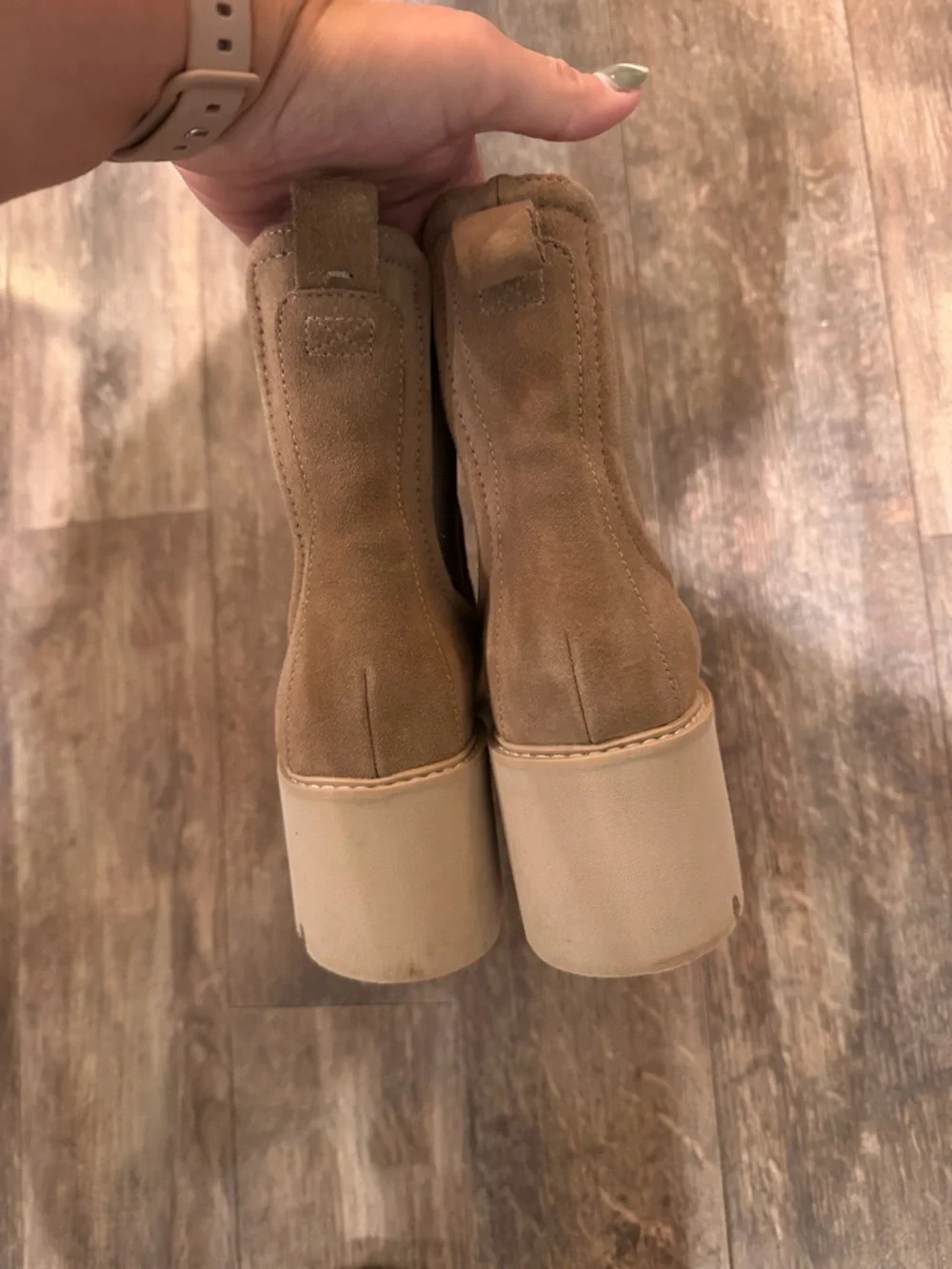 🐎Dolce Vita Suede Chelsea Booties in Taupe Brown